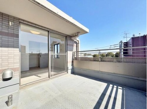 エクセルシオール新桜台のバルコニー|陽当たり良好のバルコニー。洗濯物もよく乾き、開放感のある空間です。