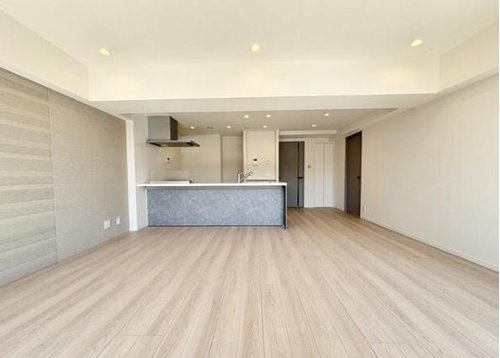 エクセルシオール新桜台の居間・リビング|明るく開放感のあるLDK。家具配置もしやすく、家族が自然と集まる空間です。