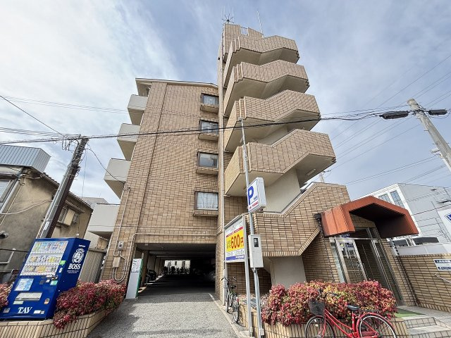 クインテットハイツの外観