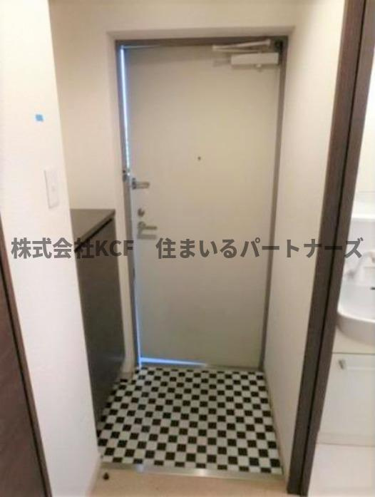 リード中央町の玄関|収納もある玄関です