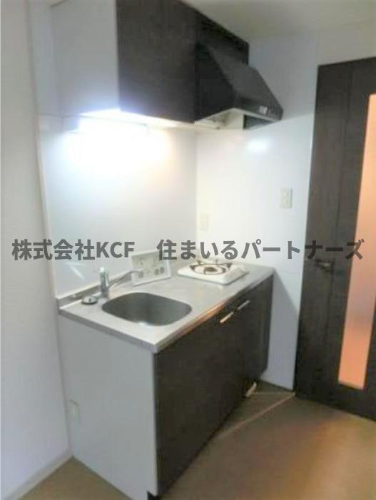 リード中央町のキッチン|コンパクトなキッチンで掃除もラクラク