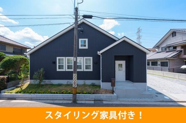 三佐　BERSAのその他|建物の外観がシックで落ち着いた雰囲気を演出しています。周辺にゆとりあるスペースが確保されており開放感があります。