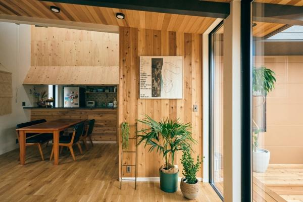 明治北　FREAK'S　HOUSEのその他|リビングに設置された大開口のサッシは、高性能複層ガラスを採用。優れた断熱性能で室温を快適に保ち、光と風を最大限に取り込みます。