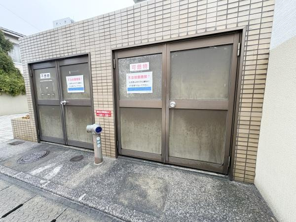 パークサイドおおみちのその他共用部分|敷地内にゴミステーションが設置されています。日々のゴミ出しもスムーズです。可燃物・不燃物が分かれており使いやすいゴミステーションとなっています。