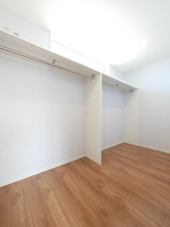 【収納】 | 甲府市下鍛冶屋町 2019年築オール電化中古戸建　北東角地 | 2階　7帖洋室のウォークインクローゼット