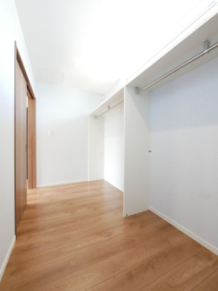 【収納】 | 甲府市下鍛冶屋町 2019年築オール電化中古戸建　北東角地 | 2階　7帖洋室のウォークインクローゼット