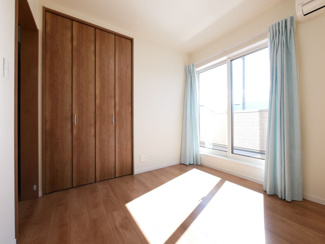 【洋室】 | 甲府市下鍛冶屋町 2019年築オール電化中古戸建　北東角地 | 2階　4.5帖洋室