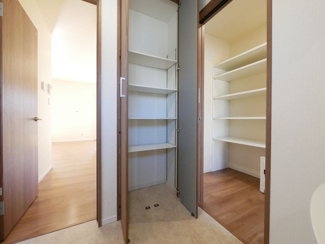 【収納】 | 甲府市下鍛冶屋町 2019年築オール電化中古戸建　北東角地 | 洗面室の収納庫