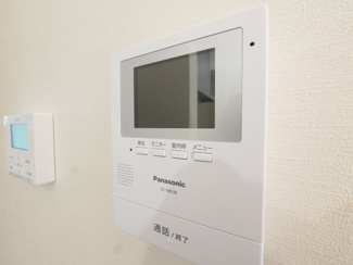【セキュリティ】 | 甲府市下鍛冶屋町 2019年築オール電化中古戸建　北東角地 | 来訪者が一目瞭然　モニター付きインターフォン