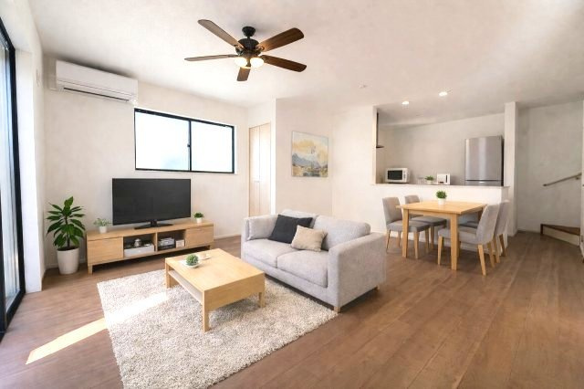 【内装】 | 福岡市南区曰佐4丁目　A号棟（全2棟）【仲介手数料無料・0円】 | 施工例。リビングです。施工例は完成時と異なる場合があります。