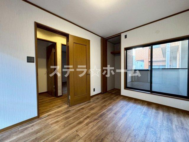 下新庄2 中古戸建の洋室|明るい洋室です