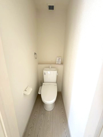 【トイレ】 | 福岡市東区和白東4丁目3期　1号棟（全1棟）【仲介手数料無料・0円】 | 施工例。1階のトイレです。施工例は完成時と異なる場合があります。