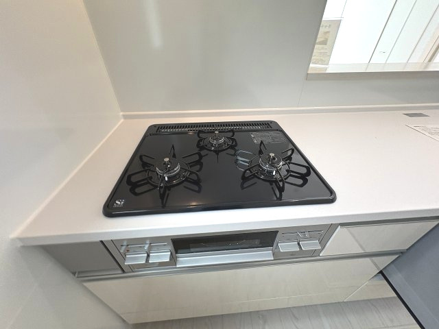 【キッチン】 | 福岡市東区和白東4丁目3期　1号棟（全1棟）【仲介手数料無料・0円】 | 施工例。施工例は完成時と異なる場合があります。