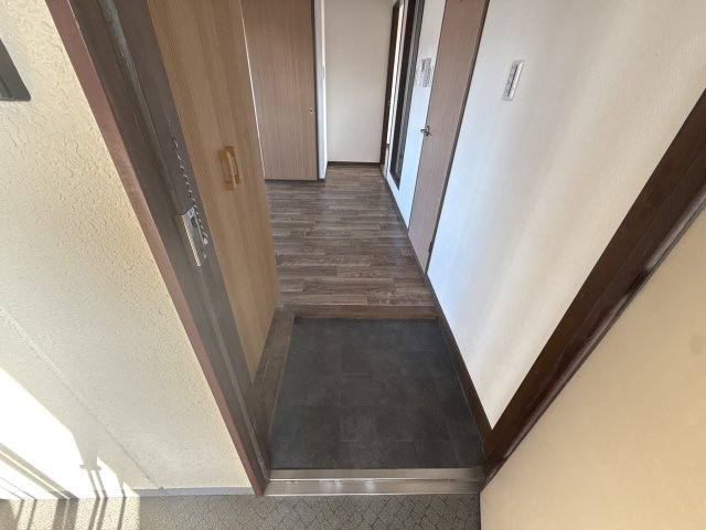 サンライズ伊伝居の玄関