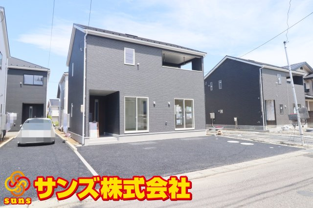 郡山市八山田西2丁目　　　　３号棟　　　行健第２小学校、明健中学区の外観|南西側から見た駐車場を含む外観