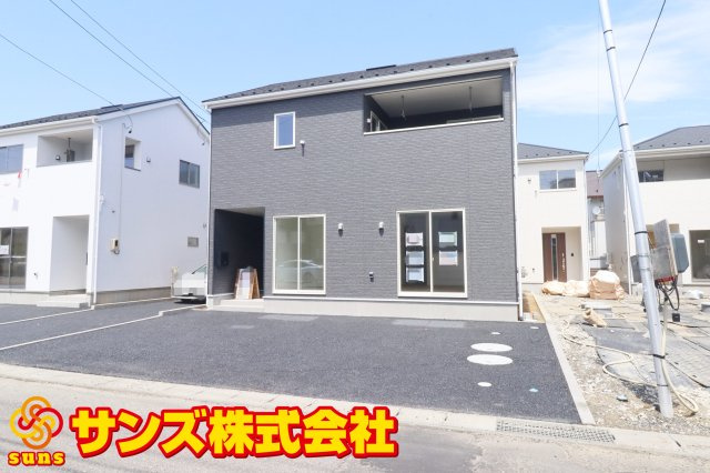 郡山市八山田西2丁目　　　　３号棟　　　行健第２小学校、明健中学区の外観|南東側から見た駐車場を含む外観