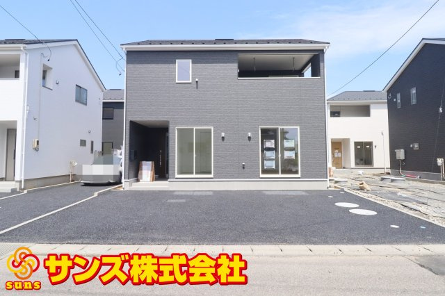 郡山市八山田西2丁目　　　　３号棟　　　行健第２小学校、明健中学区の外観|南側から見た駐車場を含む外観