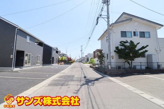 郡山市八山田西2丁目　　　　５号棟　　　行健第２小学校、明健中学区の前面道路含む現地写真|南側前面道路