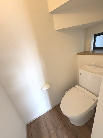 【トイレ】 | 福岡市東区香椎3丁目5期　1号棟（全1棟）【仲介手数料無料・0円】 | 施工例。1階のトイレです。施工例は完成時と異なる場合があります。