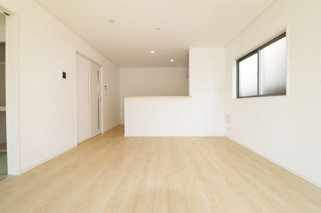 郡山市八山田西2丁目　　　　６号棟　　　行健第２小学校、明健中学区の居間・リビング