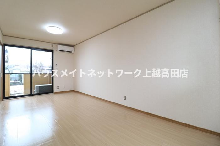 ロイヤルあけぼの Ａ/Ｂの居間・リビング|ＬＤＫ