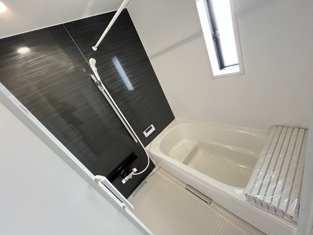【浴室】 | 福岡市南区老司3丁目第15・平屋　1号棟（全1棟）【仲介手数料無料・0円】 | 現地写真。浴室です。