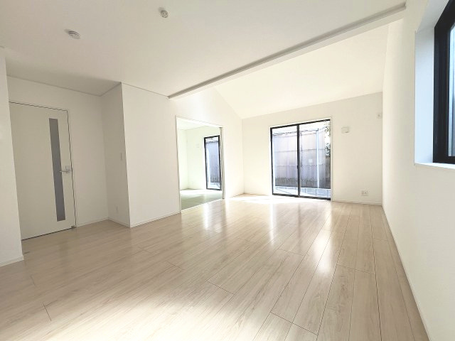 【居間・リビング】 | 福岡市南区老司3丁目第15・平屋　1号棟（全1棟）【仲介手数料無料・0円】 | 現地写真。