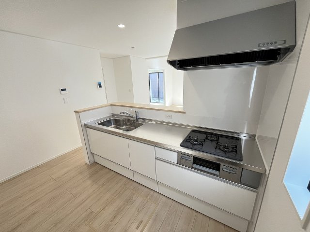 【キッチン】 | 福岡市南区老司3丁目第15・平屋　1号棟（全1棟）【仲介手数料無料・0円】 | 現地写真。