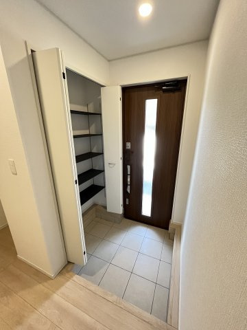 【玄関】 | 福岡市南区老司3丁目第15・平屋　1号棟（全1棟）【仲介手数料無料・0円】 | 現地写真。