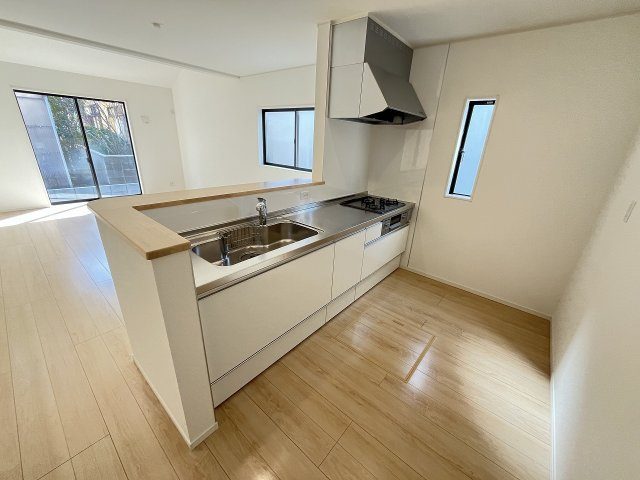 【キッチン】 | 福岡市南区老司3丁目第15・平屋　1号棟（全1棟）【仲介手数料無料・0円】 | 現地写真。