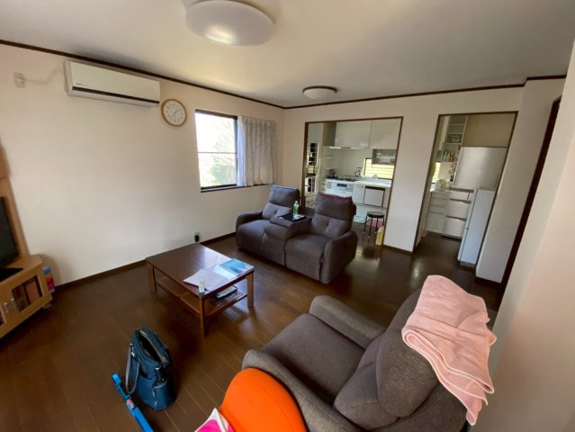 （トヨタホーム）酒々井町酒々井中古戸建の居間・リビング