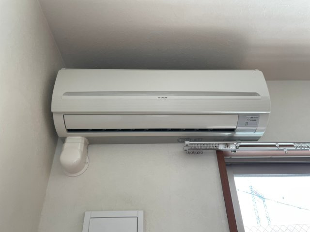 ピアッツァレント八木東の設備|洋室にあるエアコン