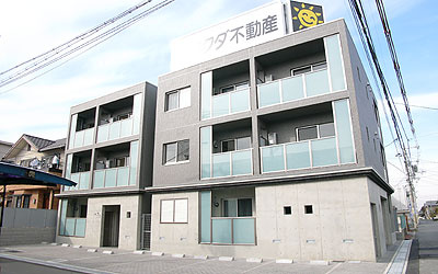 ピアッツァレント八木東の外観|鉄筋コンクリート造マンション3階建て