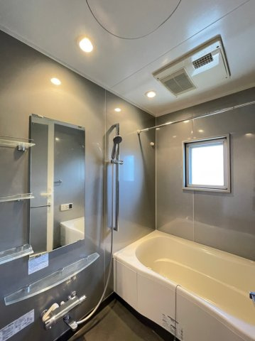 ピアッツァレント八木東の浴室|浴室暖房乾燥機付き