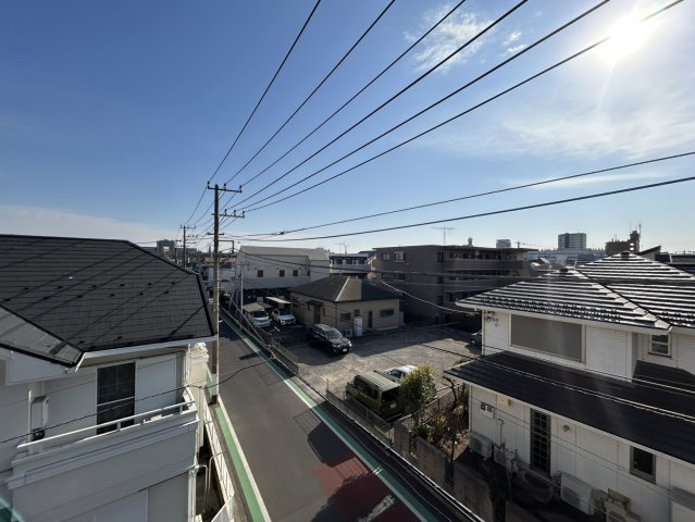 【展望】 | 駐車場と明記されていても、最小スペースでつくられた駐車場だと大型車は駐車できなかったり、出入りしにくくなったりする可能性があります。お車のサイズと購入したい物件の駐車場のサイズを現地で確認しましょう。