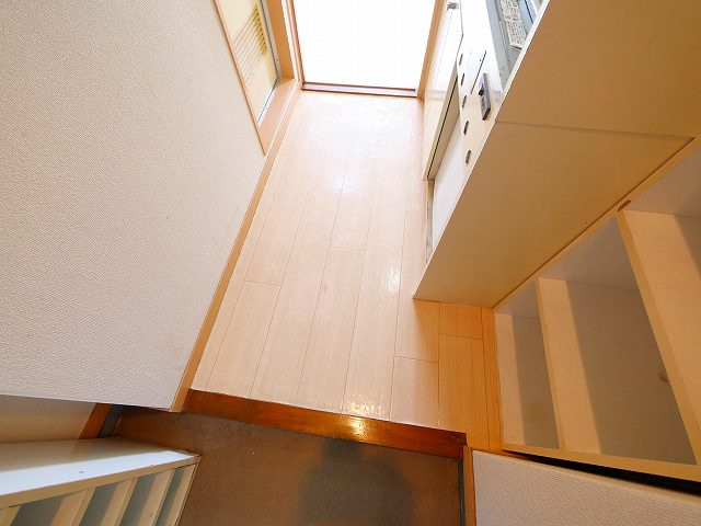 アイリスハイツ1号館の玄関