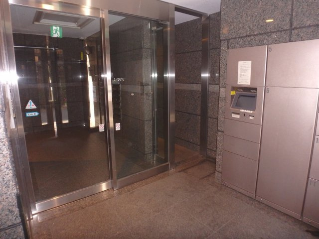 KDXレジデンス千駄木のエントランス