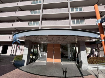 【その他】 | ウインヒルズジェームス山  | 円形の庇がアクセントのエントランス入口♪