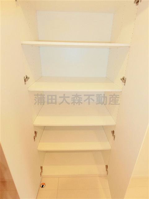 アジールコート糀谷の収納|玄関収納①