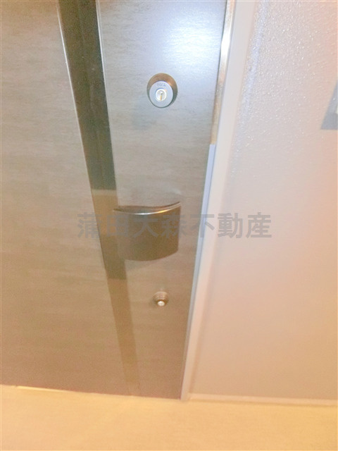 アジールコート糀谷の玄関