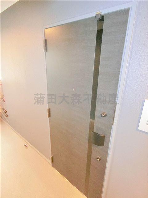 アジールコート糀谷の玄関