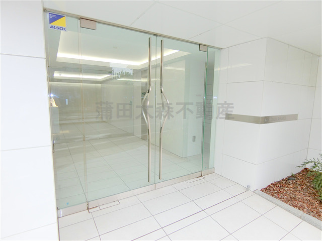 アジールコート糀谷のエントランス