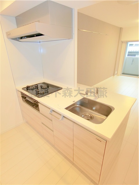 アジールコート糀谷のキッチン|3口ガスグリル付システムキッチン　カウンターキッチン