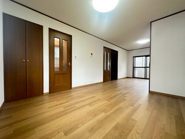 上本町貸家の居間・リビング