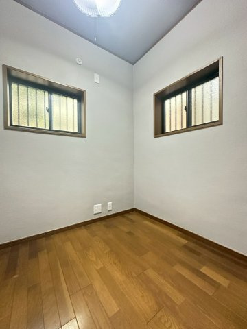 上本町貸家の寝室