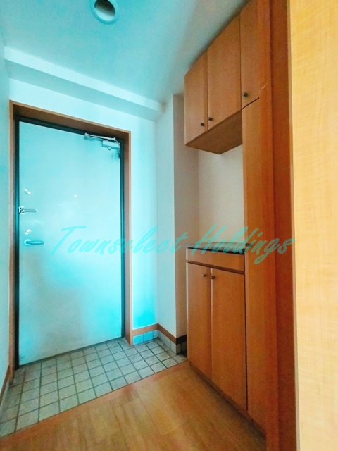 第２和光ヒルズの玄関|収納力のあるシューズボックス付き