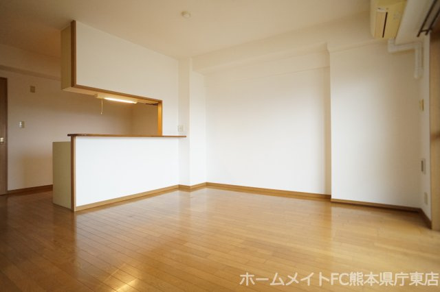 熊本市東区八反田１丁目の賃貸マンションの居間・リビング