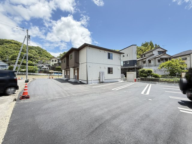 シャーメゾンにしむらの駐車場