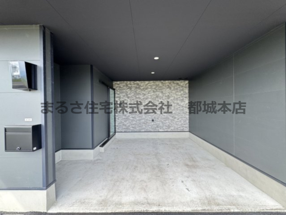 CASTELLOの駐車場