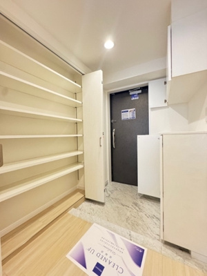 【玄関】 | 新品家具付きマンション中央町14(KaGood東京)